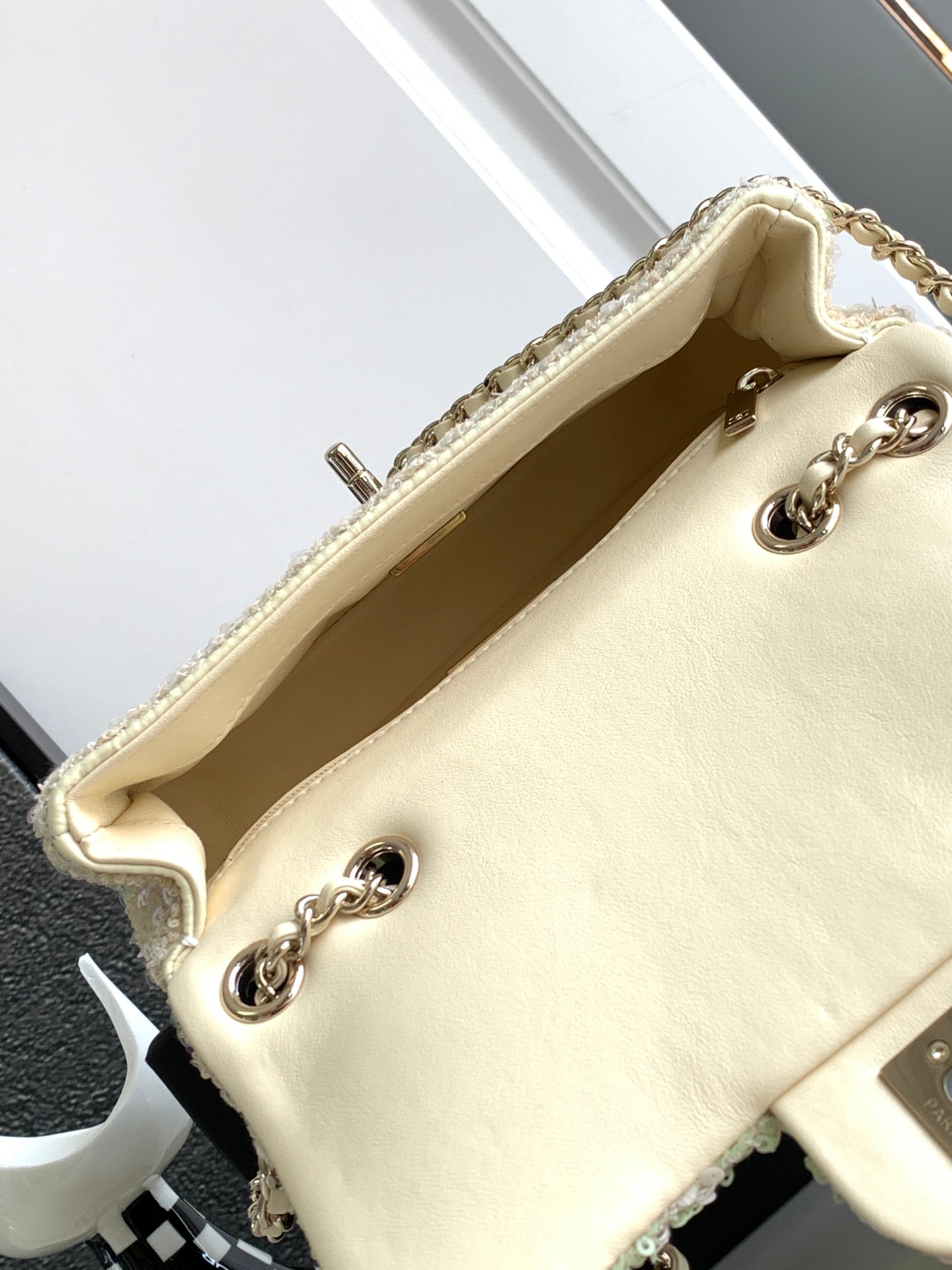 VARELLE Spring Glow 20 – Gradient Sequin Mini Tote